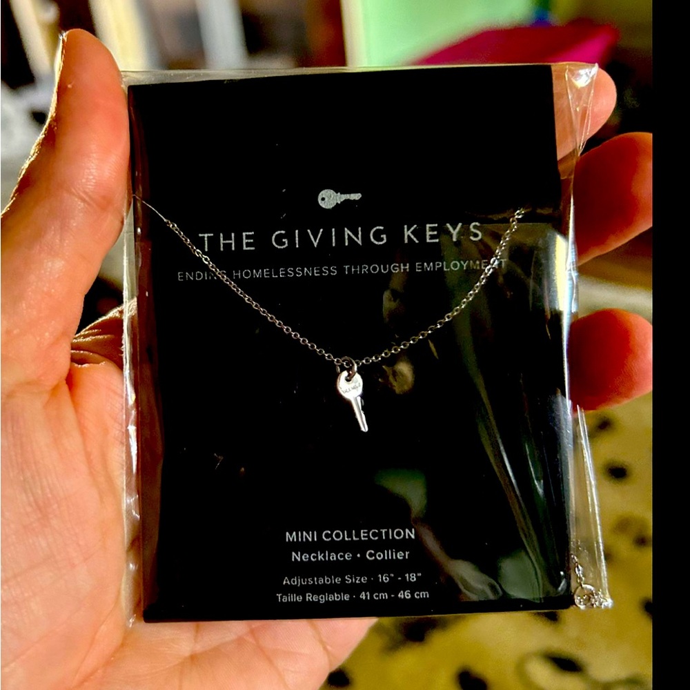 The Giving Keys small pendant necklace